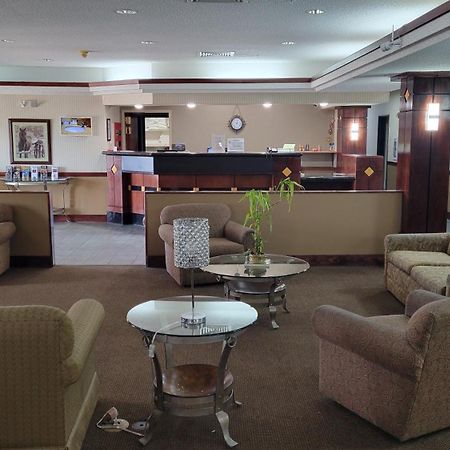 Windsor Inn & Suites Dodge City Buitenkant foto