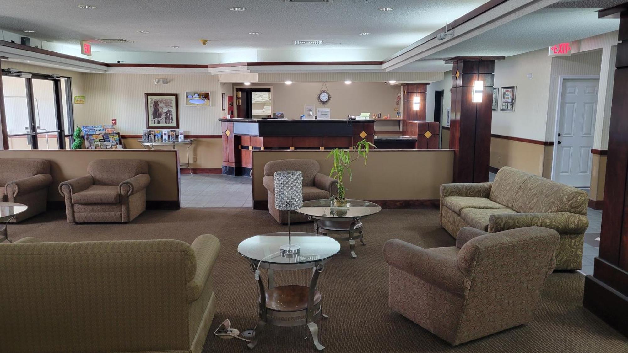Windsor Inn & Suites Dodge City Buitenkant foto