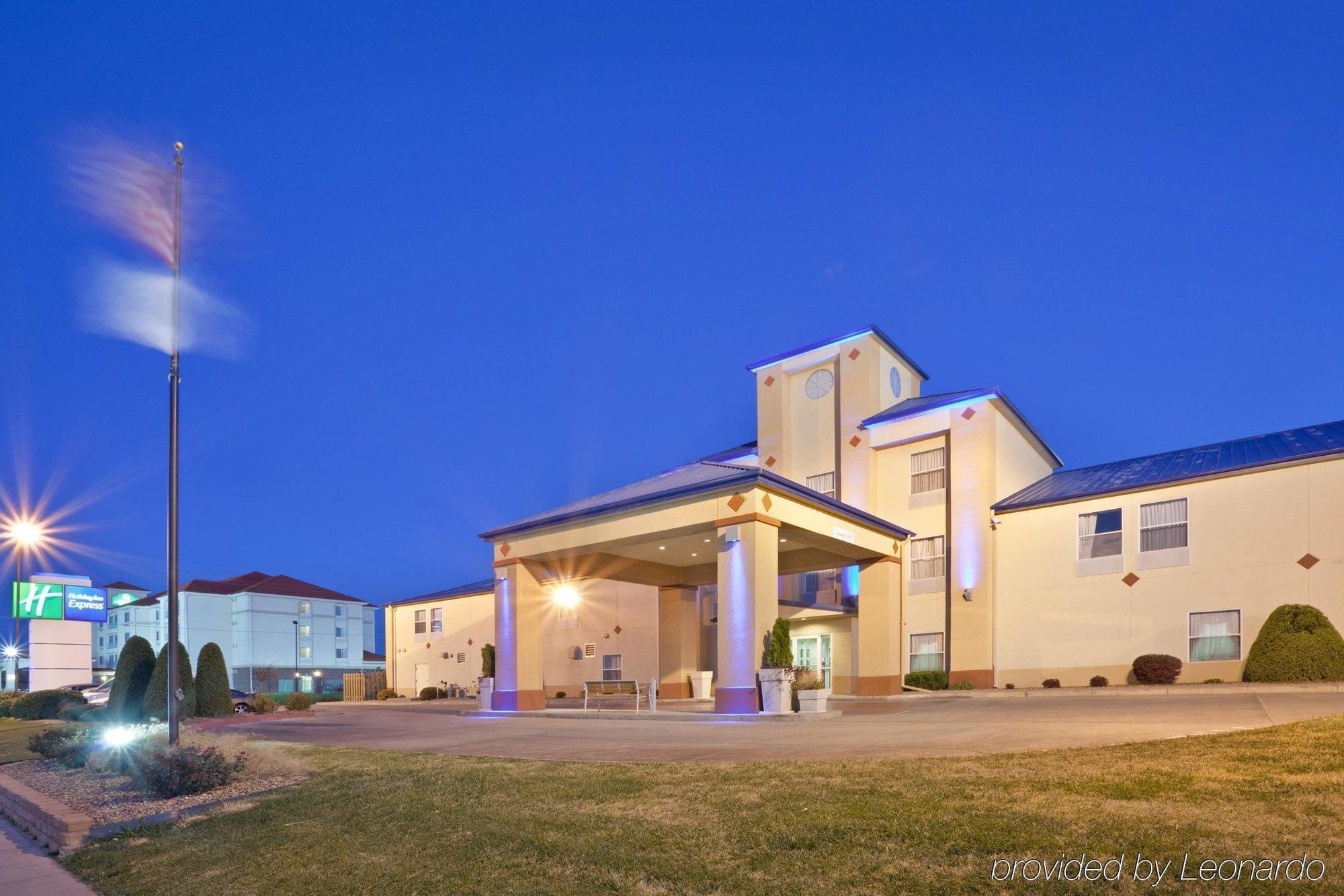 Windsor Inn & Suites Dodge City Buitenkant foto