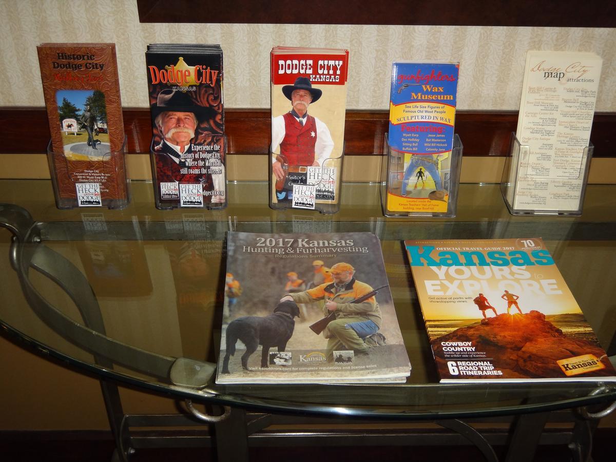 Windsor Inn & Suites Dodge City Buitenkant foto