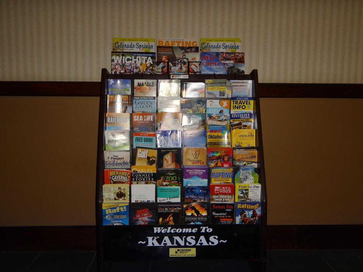 Windsor Inn & Suites Dodge City Buitenkant foto