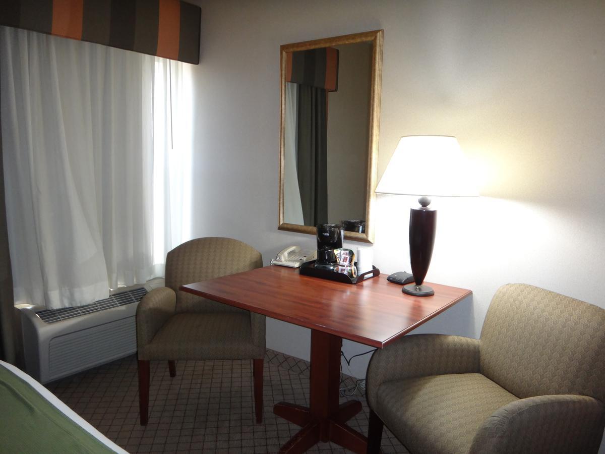 Windsor Inn & Suites Dodge City Buitenkant foto