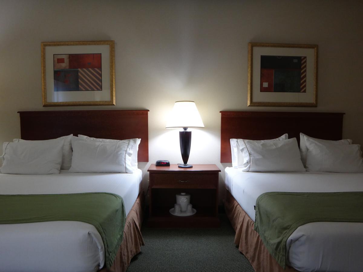 Windsor Inn & Suites Dodge City Buitenkant foto