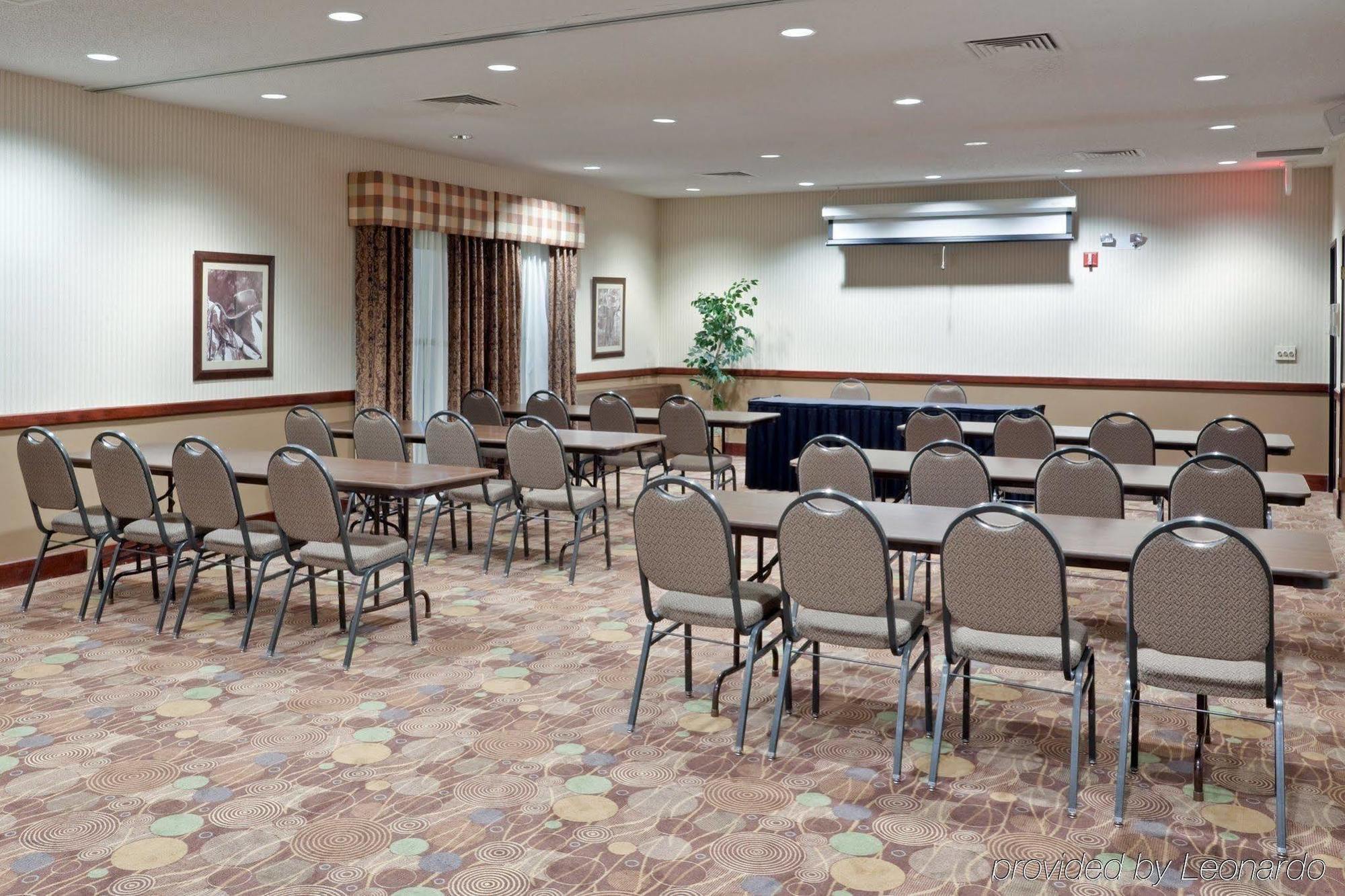 Windsor Inn & Suites Dodge City Buitenkant foto