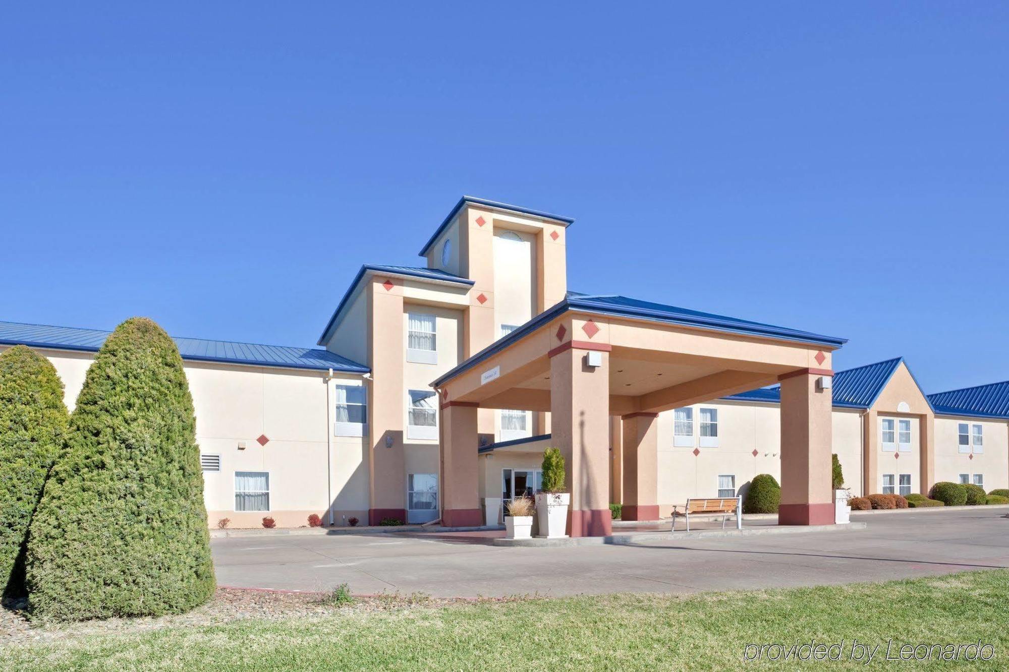 Windsor Inn & Suites Dodge City Buitenkant foto